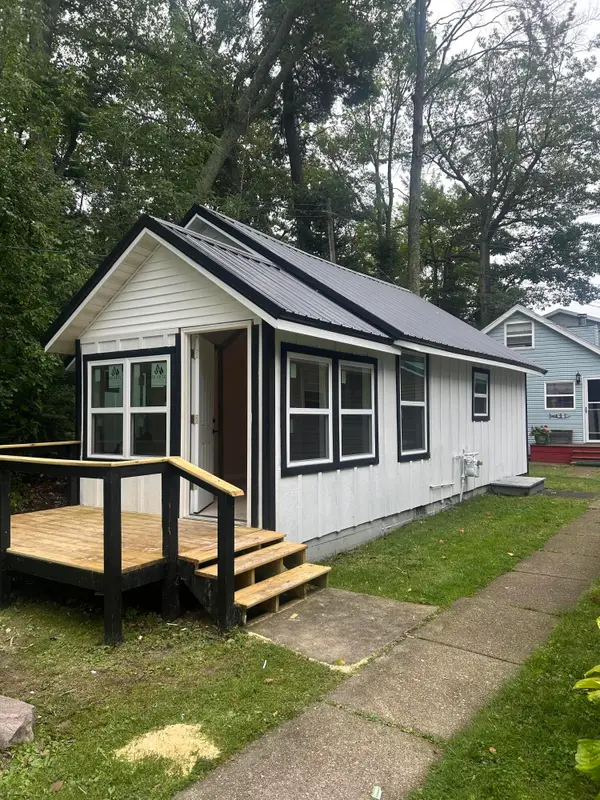 6891 E Houghton Lake Drive, Houghton Lake, MI 48629