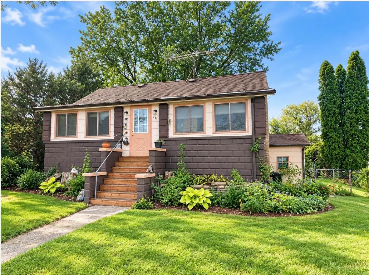 911 Stuart Street, Durand, MI 48429 - #1