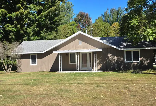 5461 E Pine, Harrisville, MI 48740
