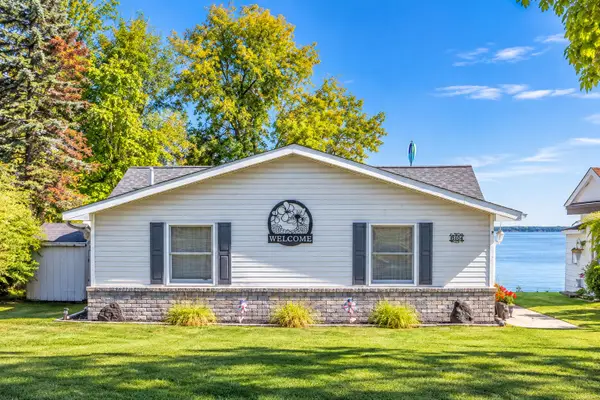 6104 W Houghton Lake Drive, Houghton Lake, MI 48629