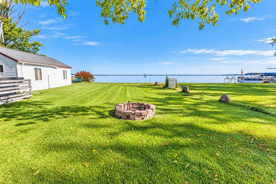 6104 W Houghton Lake Drive, Houghton Lake, MI 48629 - #2