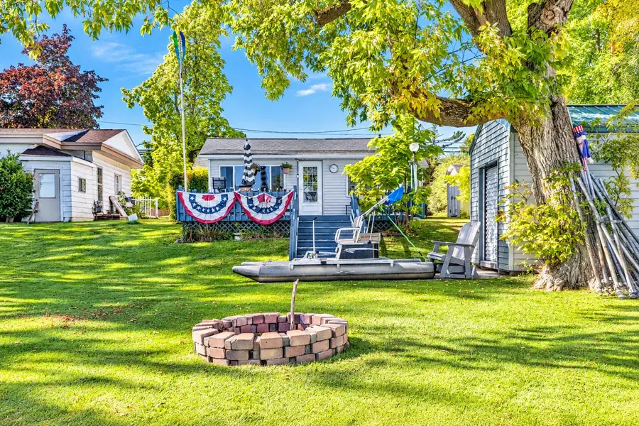 6104 W Houghton Lake Drive, Houghton Lake, MI 48629 - #3