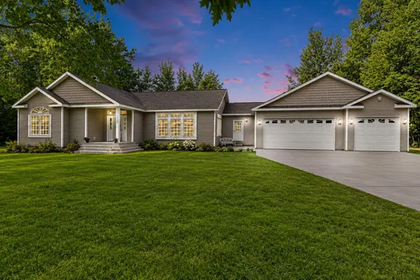 1559 Shawnee Avenue, Indian River, MI 49749