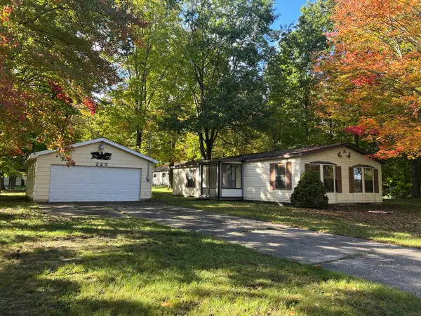 225 Kennedy Road, Houghton Lake, MI 48629
