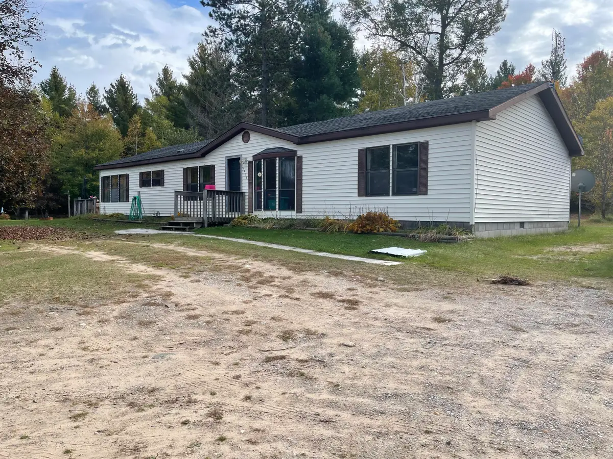 5438 E Pinewood Trail, Roscommon, MI 48653 - #1