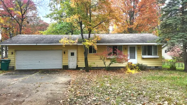 206 Chippewa Trail, Prudenville, MI 48651