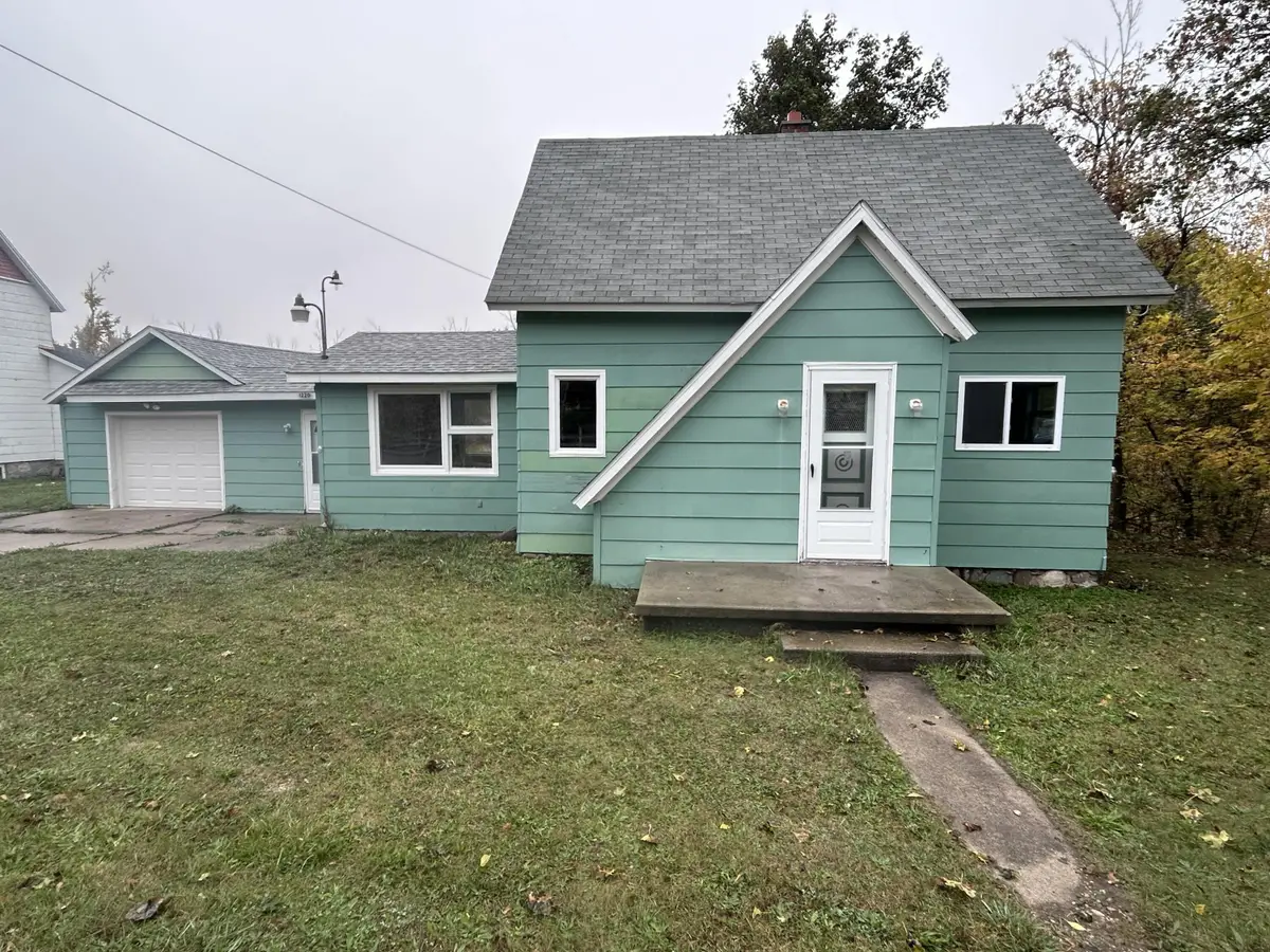 1220 Court Street, Cheboygan, MI 49721 - #1