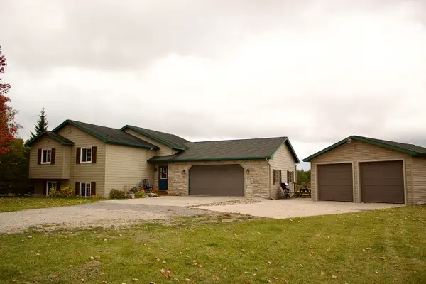 1271 N Everett Road, Roscommon, MI 48653