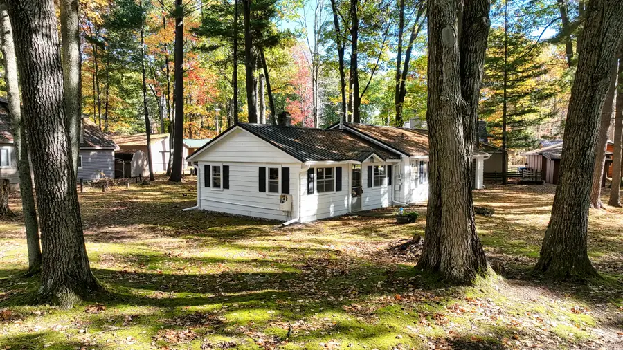 140 Oneida Drive, Houghton Lake, MI 48629 - #2
