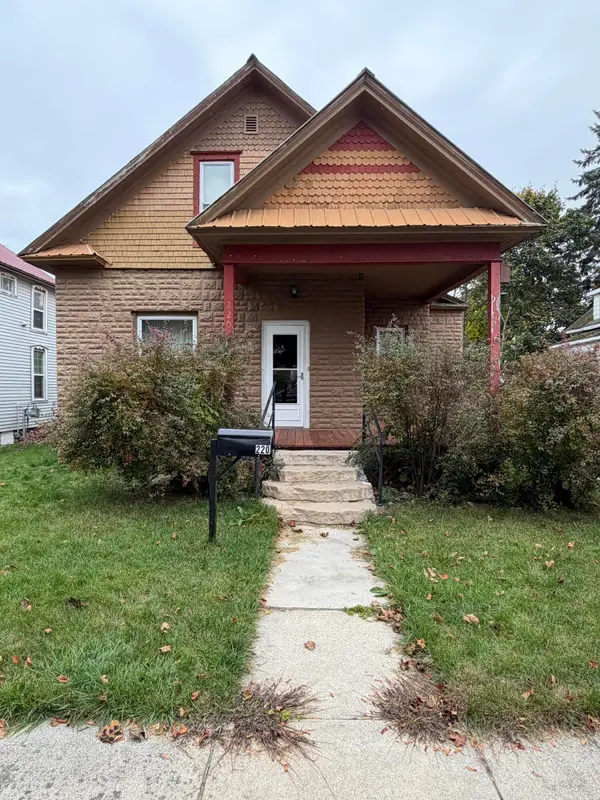 220 N Ball Street, Cheboygan, MI 49721