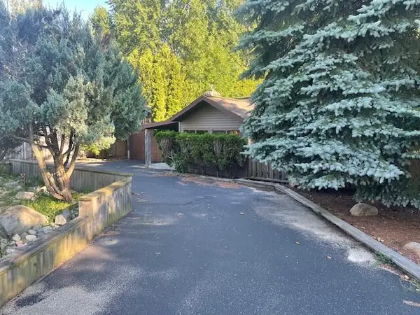 7484 E Houghton Lake Drive, Houghton Lake, MI 48629