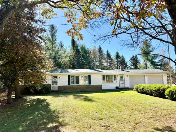 4765 Lake Avenue, Lewiston, MI 49756