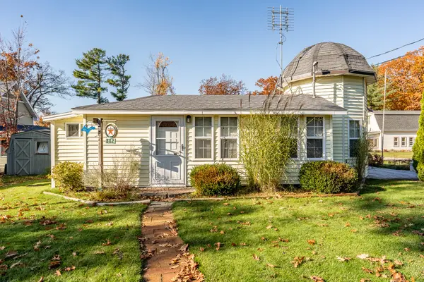 882 Oakwood Avenue, Gaylord, MI 49735