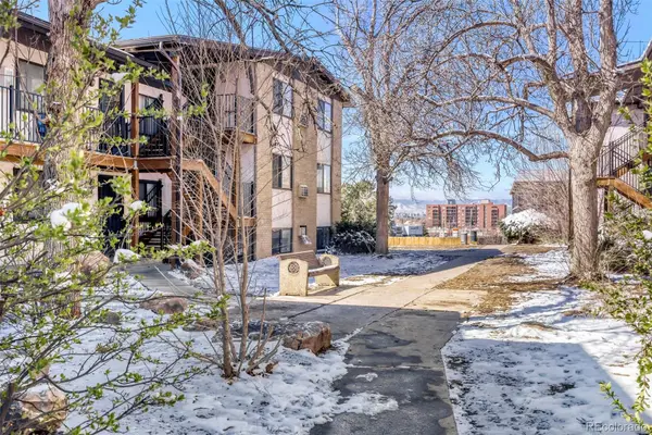 875 S Quebec Street #4, Denver, CO 80247