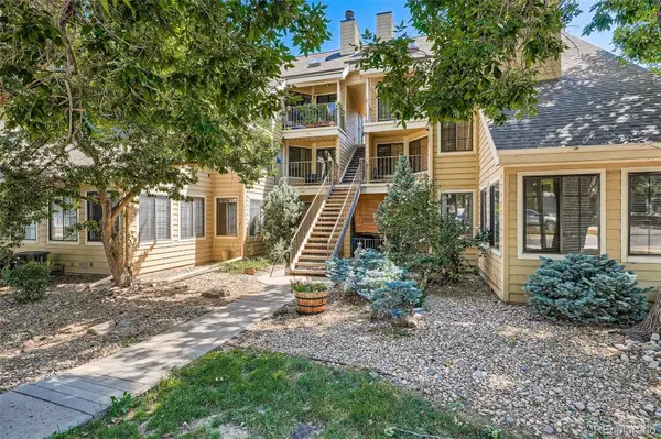 950 S Dahlia Street, Denver, CO 80246