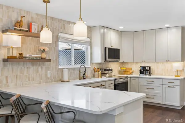 805 W Peakview Circle, Littleton, CO 80120