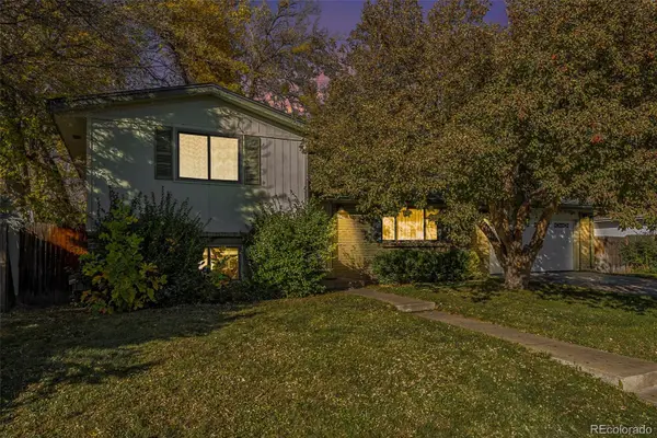 11921 W 70th Place, Arvada, CO 80004