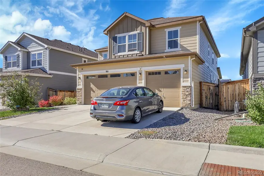 951 N Vandriver Way, Aurora, CO 80018 - Image #2