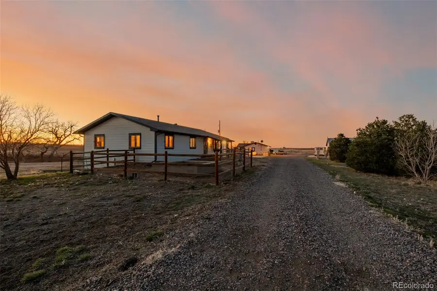 35055 E Mississippi Avenue, Watkins, CO 80137 - Image #2