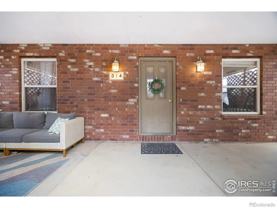 314 E Iowa Avenue, Berthoud, CO 80513 - #2