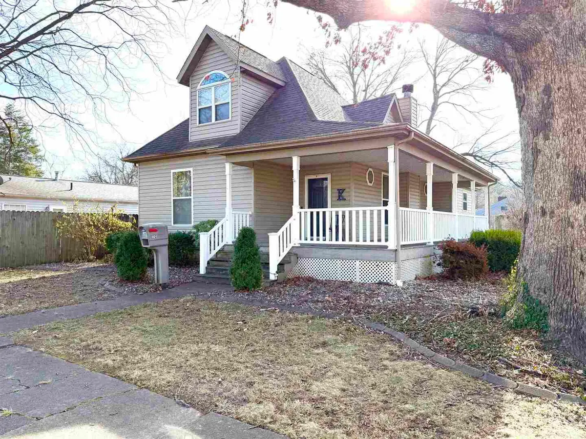 821 E 6th Street, Centralia, IL 62801 - #1