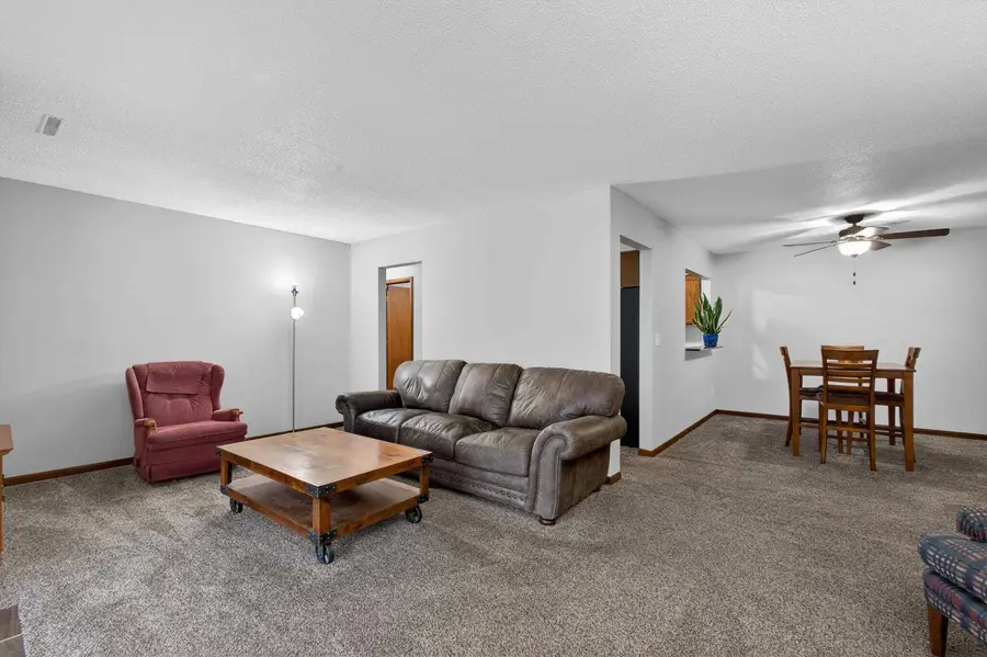 800 E Iowa Street #2C, Eldridge, IA 52748 - Image #3