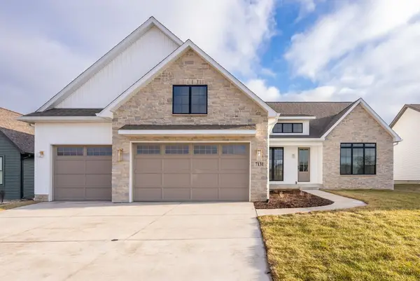 7131 Alvie Ln Lane, Bettendorf, IA 52722
