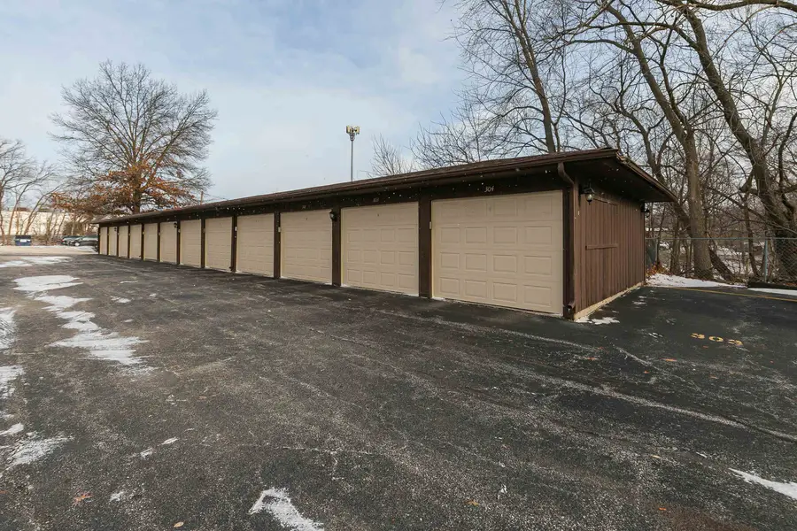 5102 25th Ave Ct Court #201, Moline, IL 61265 - Image #2