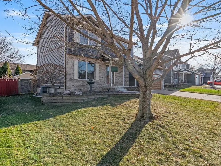 6125 N Thornwood Avenue, Davenport, IA 52806 - Image #2