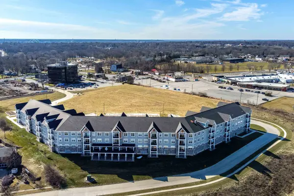 2592 Middle Road #208, Bettendorf, IA 52722