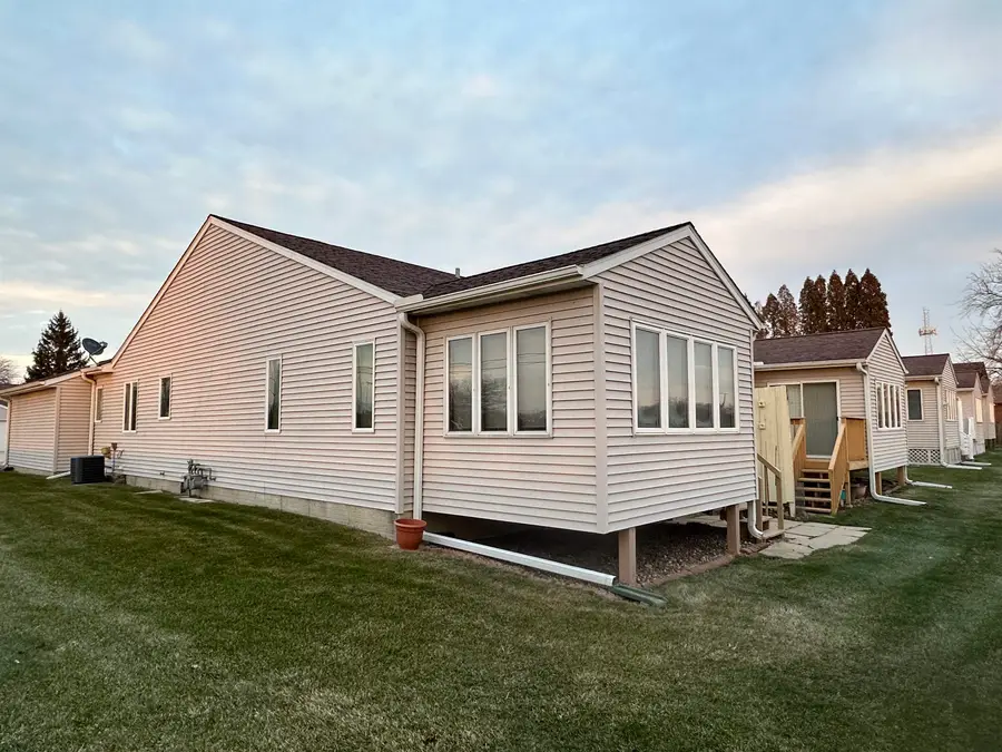 2610 38th Street #2610, Moline, IL 61265 - Image #3