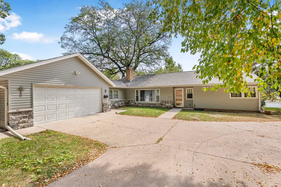 5 Riverview Park Dr Drive, Bettendorf, IA 52722 - Image #2