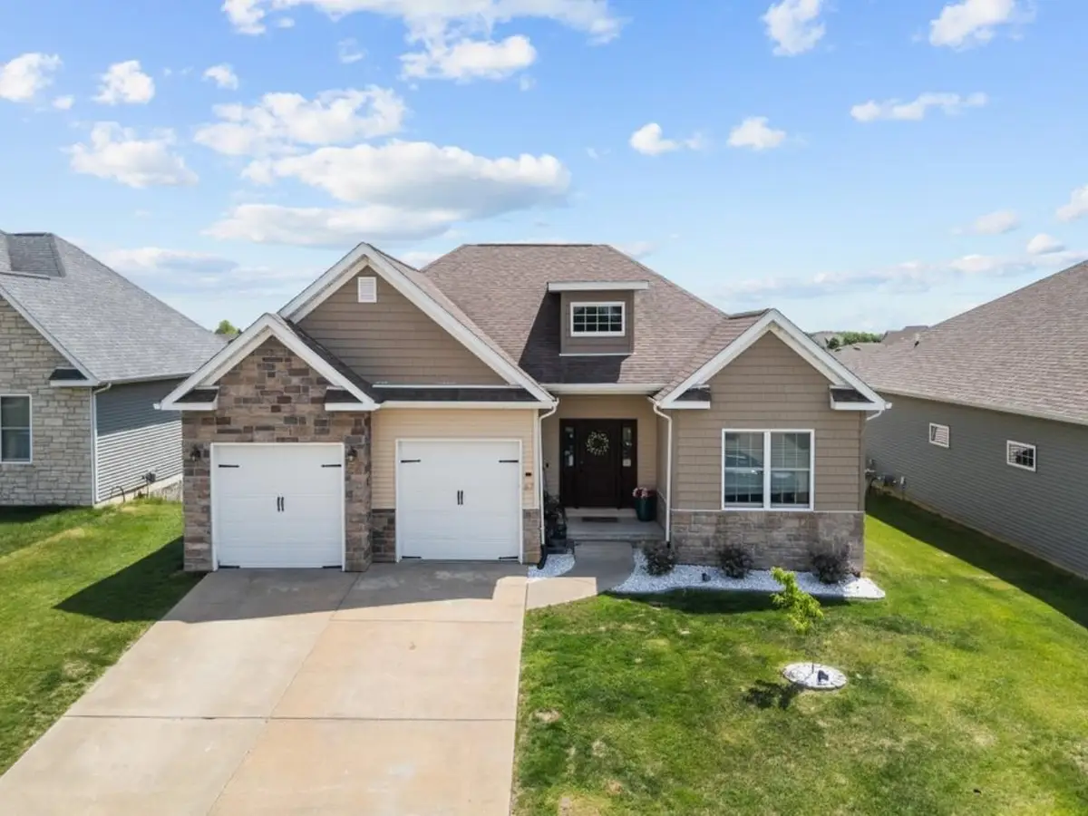 67 Cobblestone Lane, Le Claire, IA 52753 - Image #1