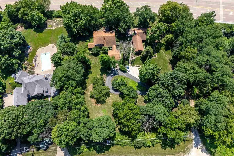 25111 Valley Drive, Pleasant Valley, IA 52722 - Image #2