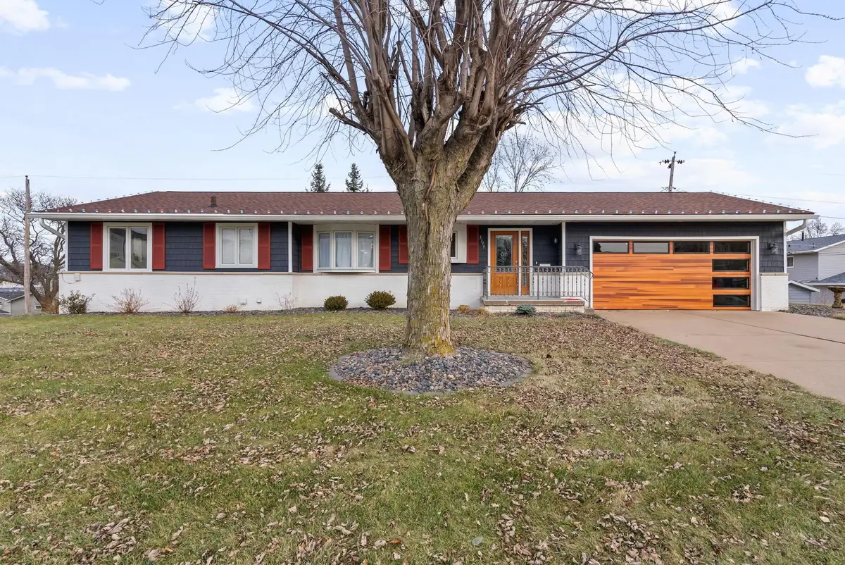 3719 N Thornwood Avenue, Davenport, IA 52806 - Image #1