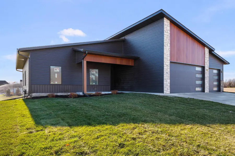 324 Linda Lane, Riverdale, IA 52722 - Image #2