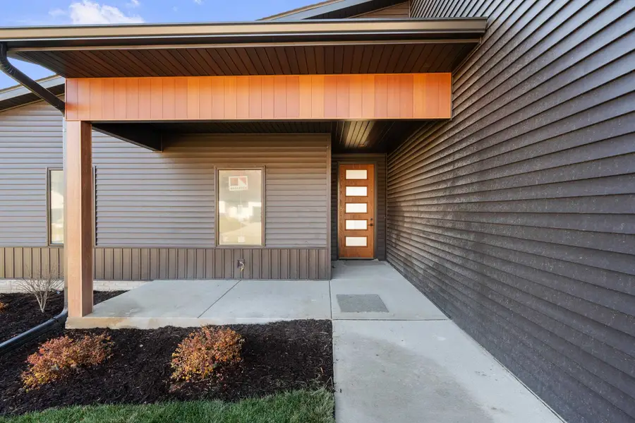 324 Linda Lane, Riverdale, IA 52722 - Image #3