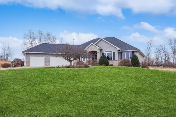 891 Pheasant Run Rd Road, Clinton, IA 52732