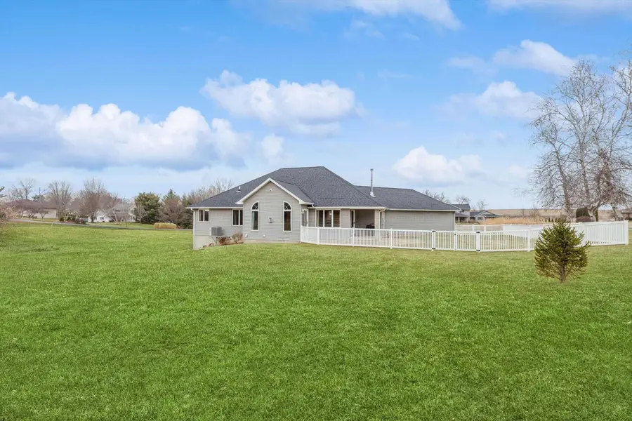 891 Pheasant Run Rd Road, Clinton, IA 52732 - Image #2