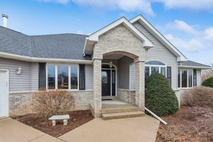 891 Pheasant Run Rd Road, Clinton, IA 52732 - Image #3