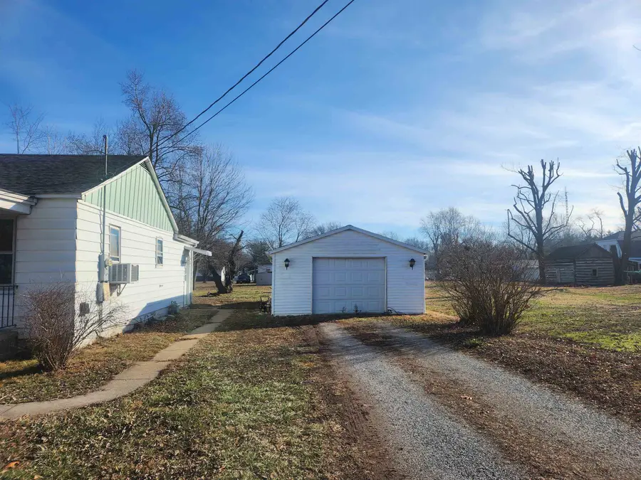 310 S Illinois Street, Du Quoin No 8, IL 62832 - Image #3