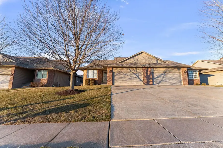 5040 55th Avenue, Bettendorf, IA 52722 - #3