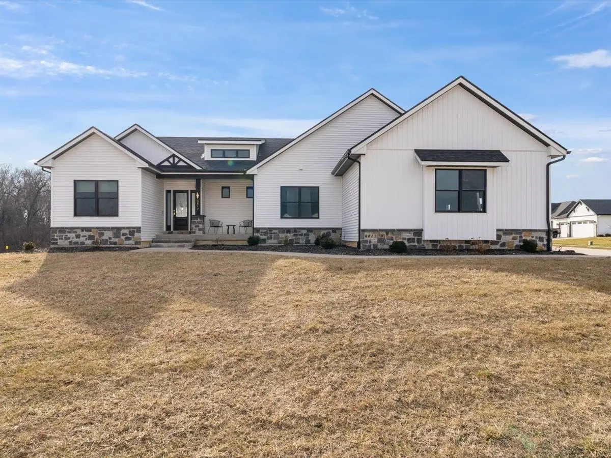 6817 Timber Court, Bettendorf, IA 52722 - Image #1