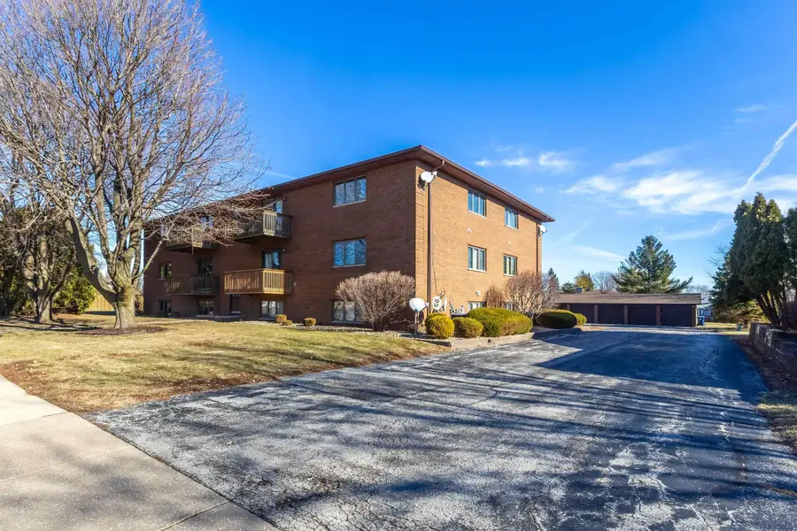 4195 Fairview Drive #4, Bettendorf, IA 52722 - Image #2