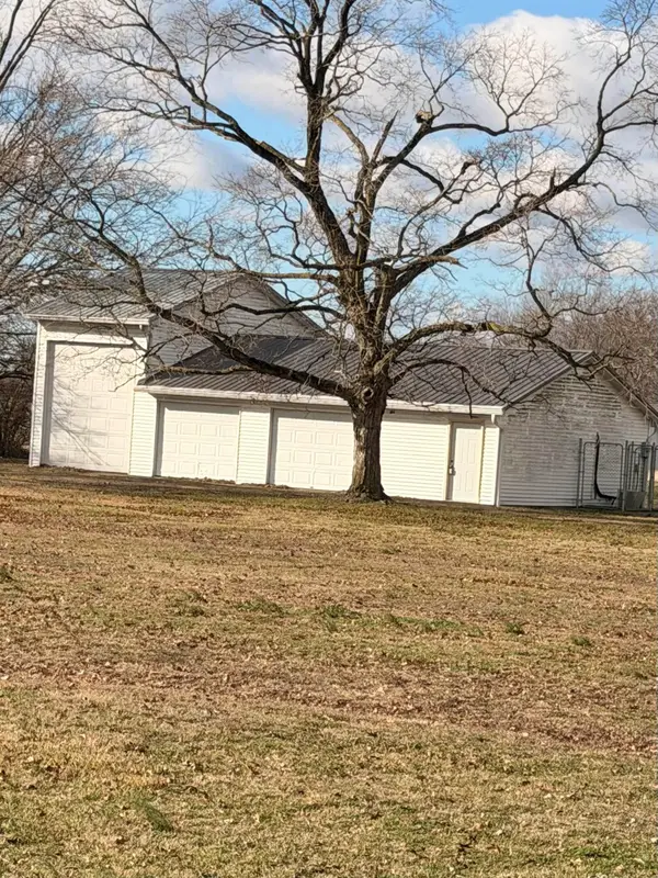 403 E Croan St Street E, Irvington, IL 62848