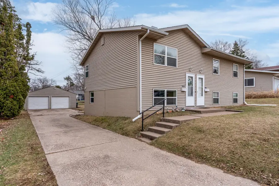 2627 Oak Street, Davenport, IA 52804 - Image #2