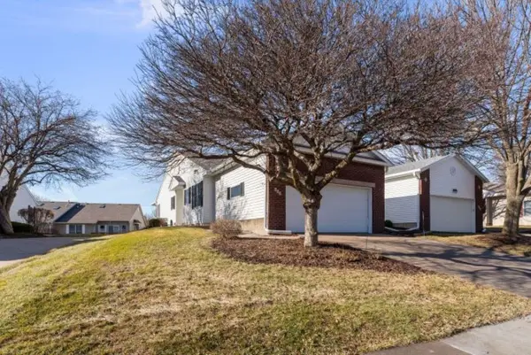 802 Falcon Drive, Le Claire, IA 52753