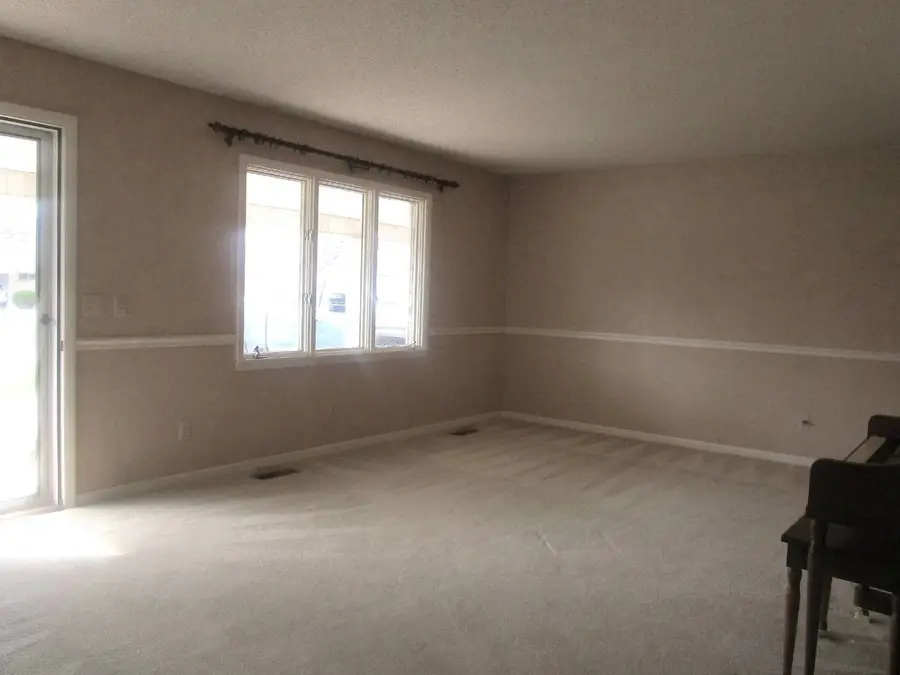 306 College Boulevard, Carmi, IL 62821 - Image #2