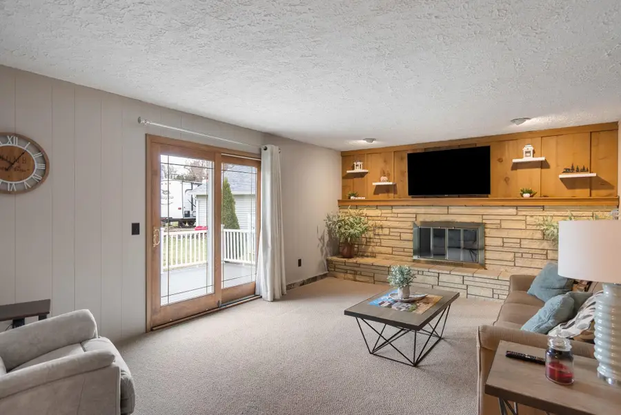 2615 E 28th Ct Court, Davenport, IA 52803 - Image #2