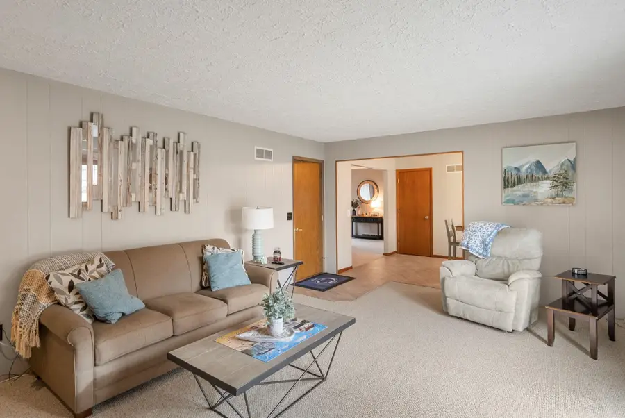 2615 E 28th Ct Court, Davenport, IA 52803 - Image #3